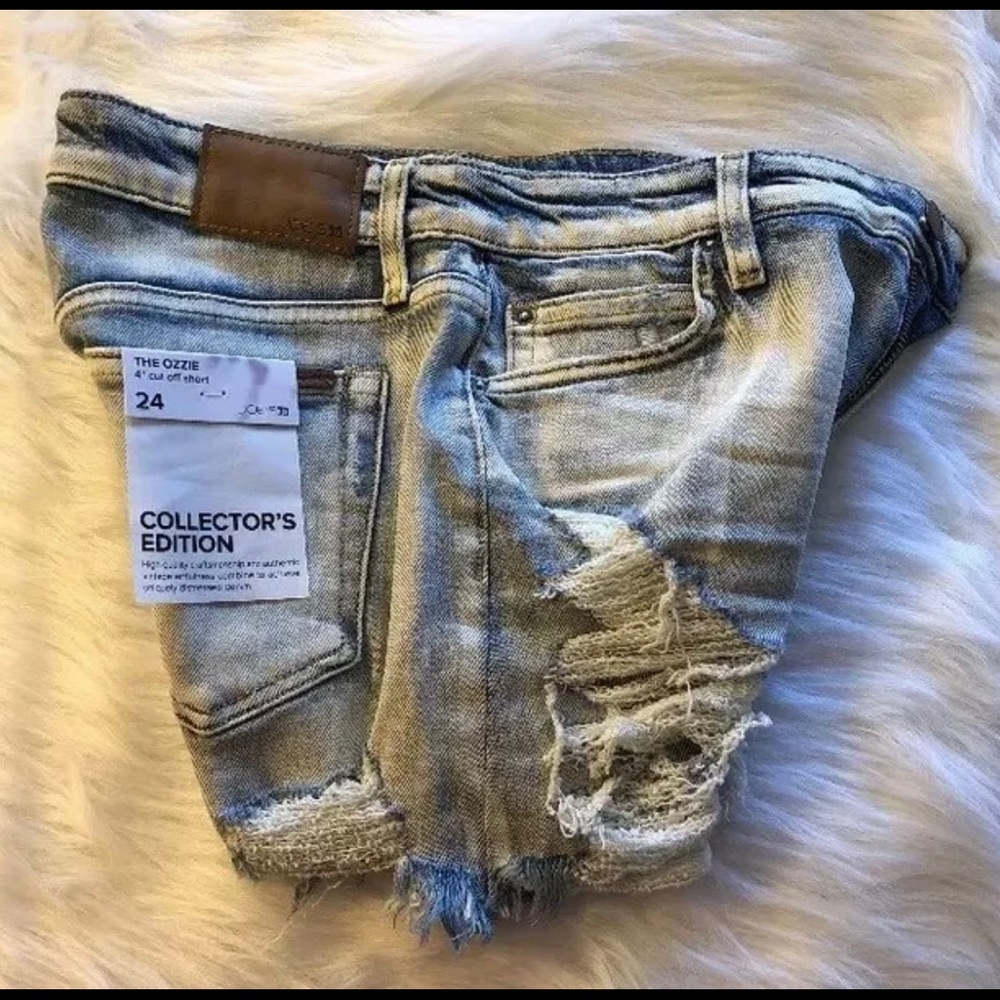 SOLD‼️Joes Jeans Ozzie Destroyed Fray Hem Denim Shorts - Picture 3 of 5